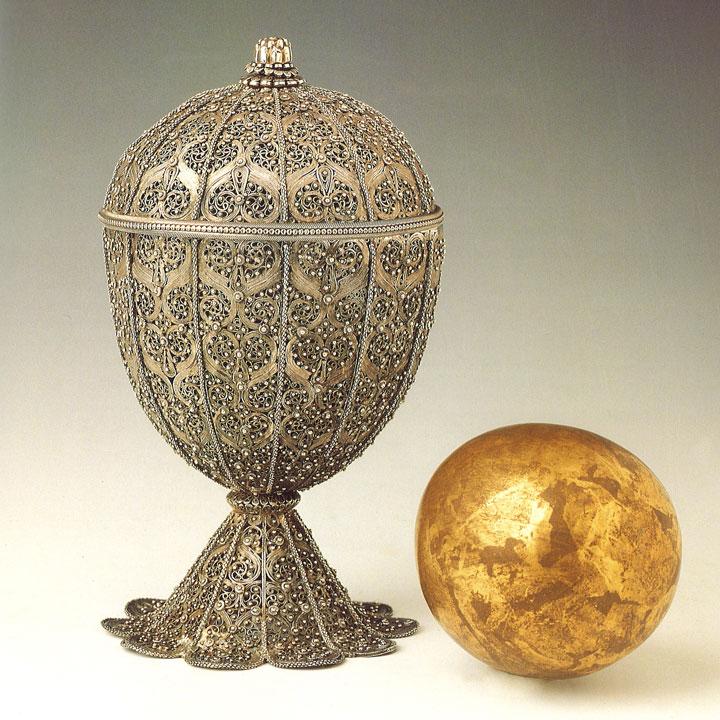 Taça contendo Pedra de Goa, Índia, Goa, século XVII.Coleção e Cortesia Museu da Farmácia