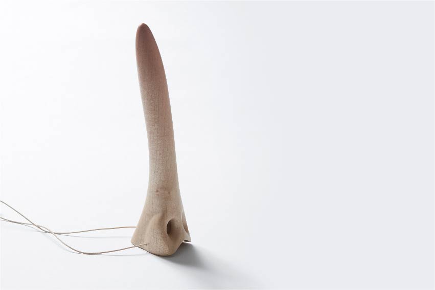 David Bielander, «Pinocchio» 2019. Pendant (wood, from an old confessionary, hand carved and waxed, elastic), 23 x 5 x 5 cm. Photography: Dirk Eisel